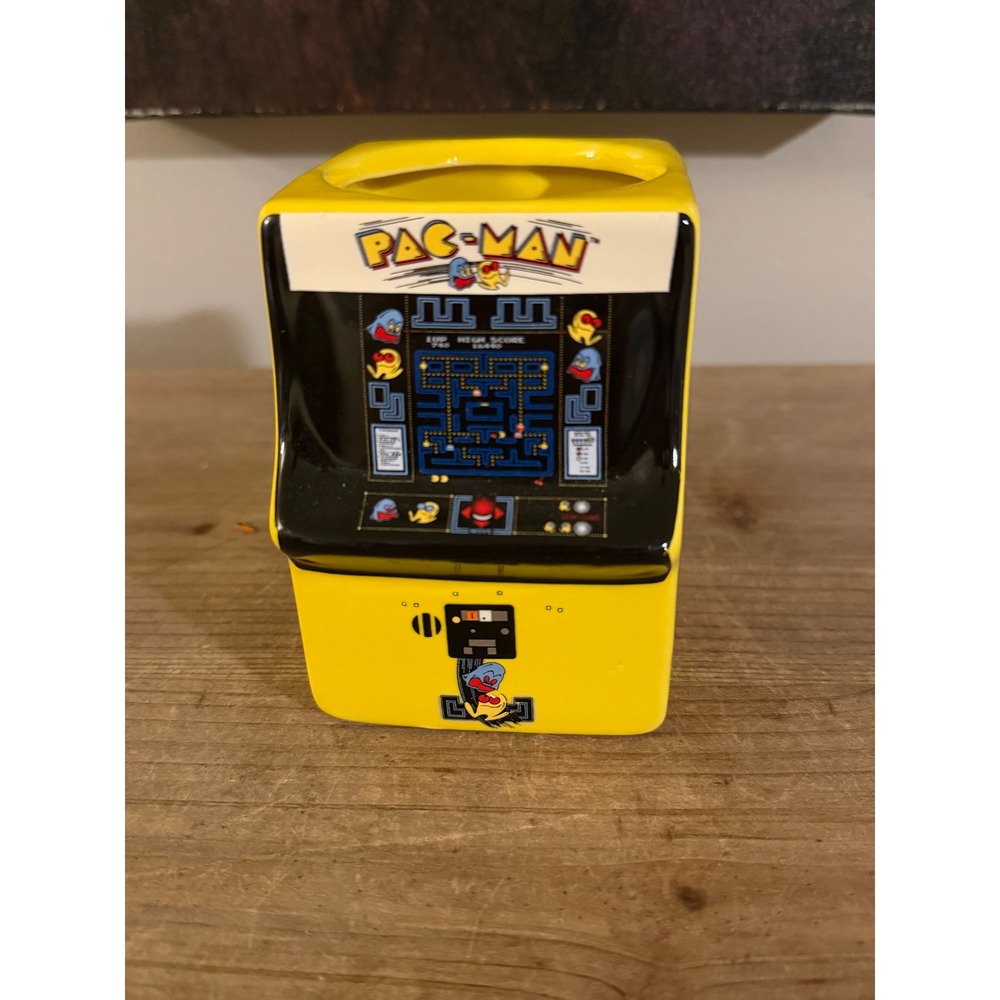 Pac-Man Arcade Cabinet Shaped Ceramic Mug Yellow Paladone Retro Video‎ Game Mug